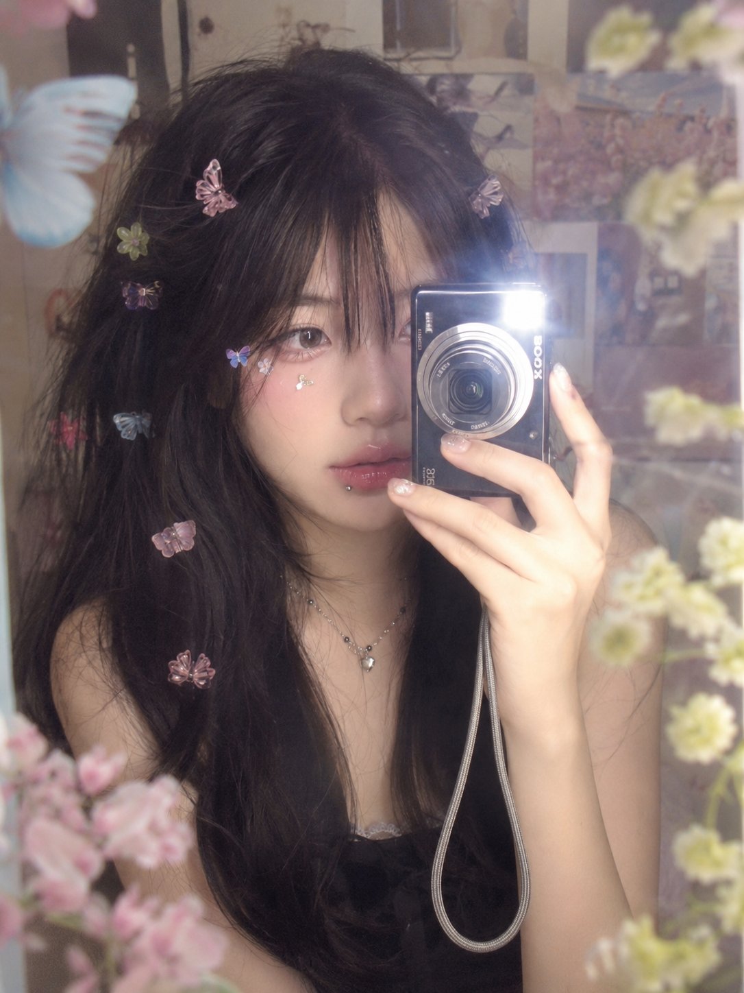 동양 여성의 빈티지 디지털 카메라 미러 셀카 프롬프트 AI image prompt example